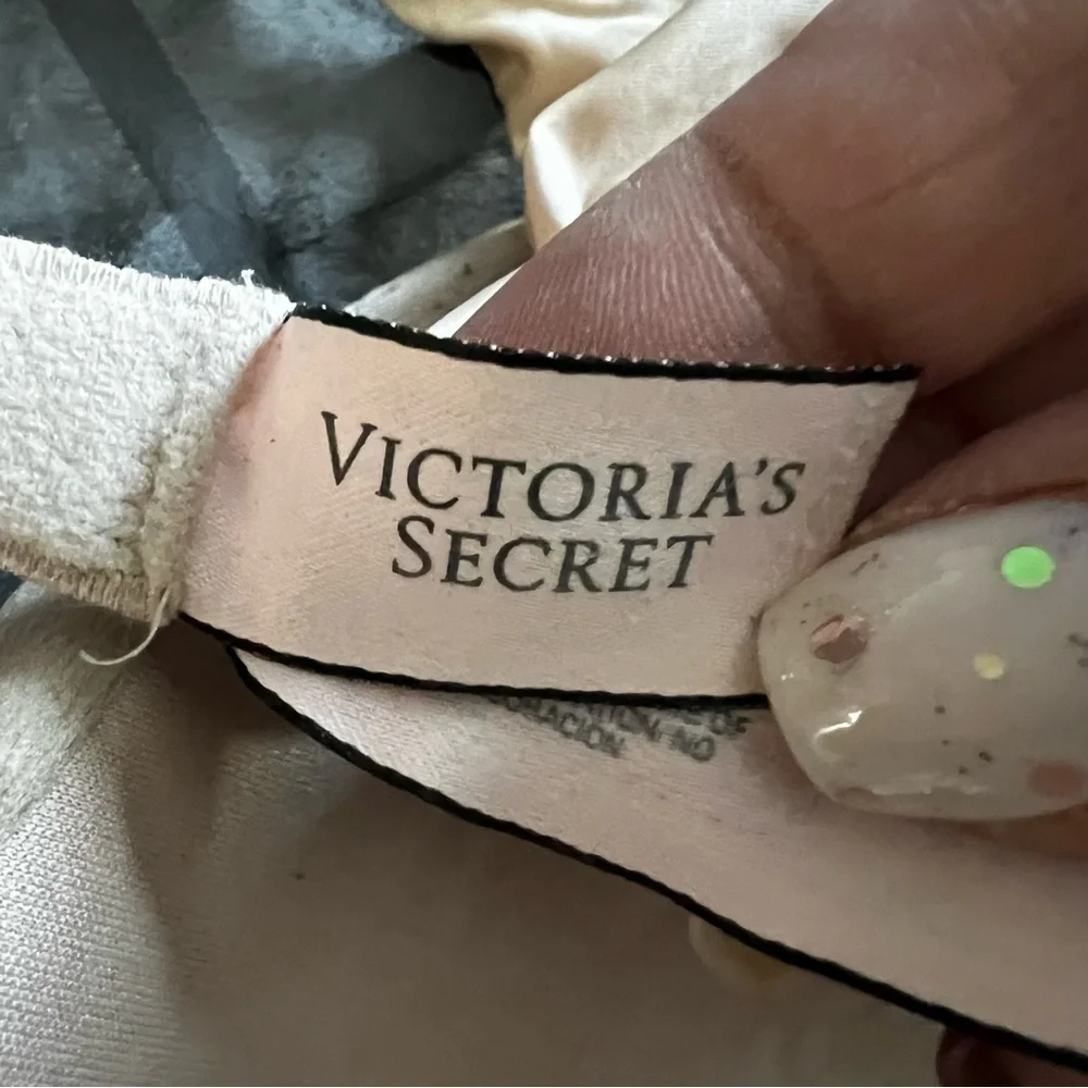Victoria’s Secret Beige Wire Push‎ Up Bra
